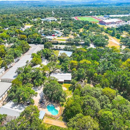 Wimberley Log Cabins Resort And Suites- The Oak Lodge Kültér fotó