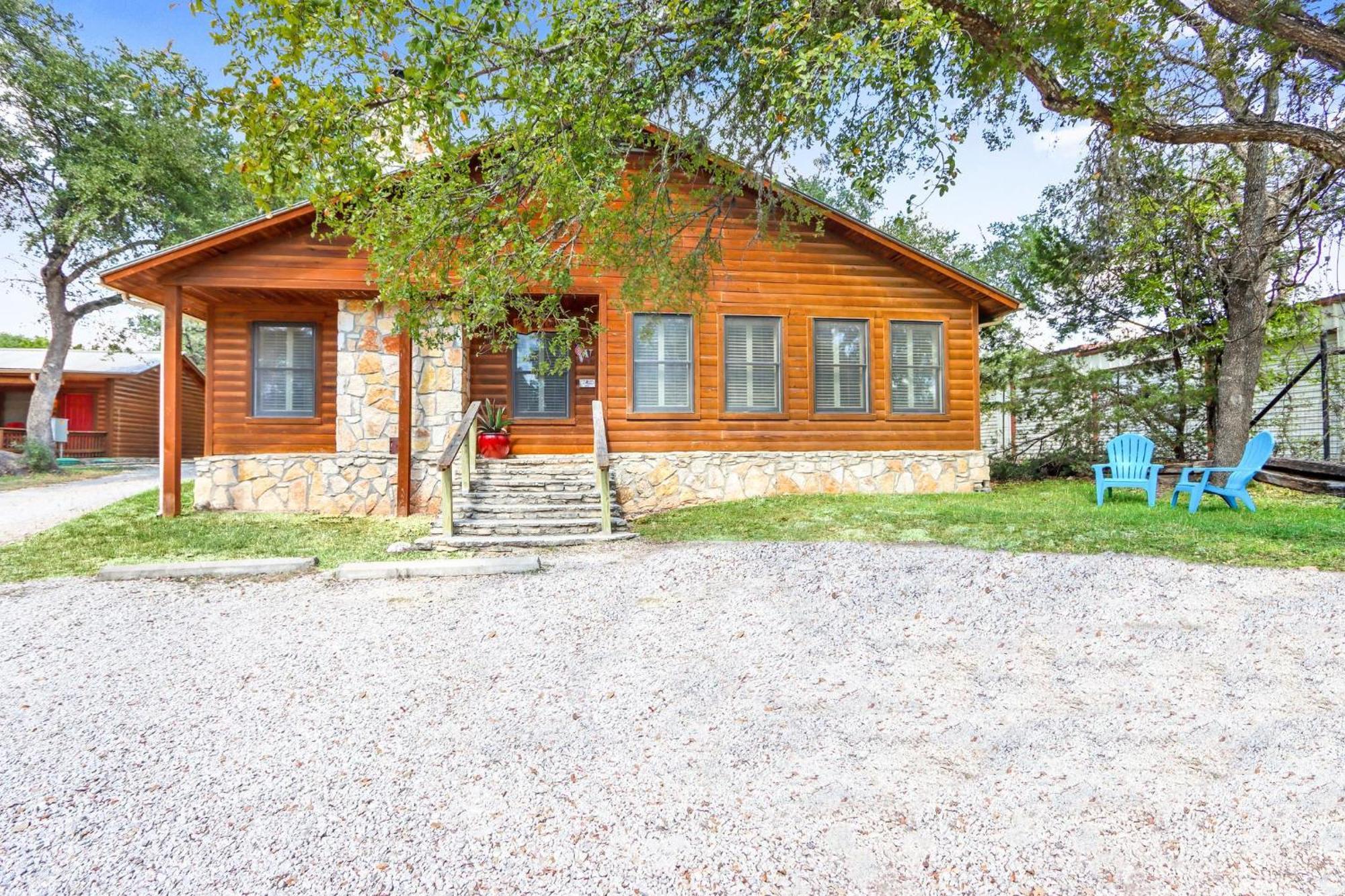 Wimberley Log Cabins Resort And Suites- The Oak Lodge Kültér fotó