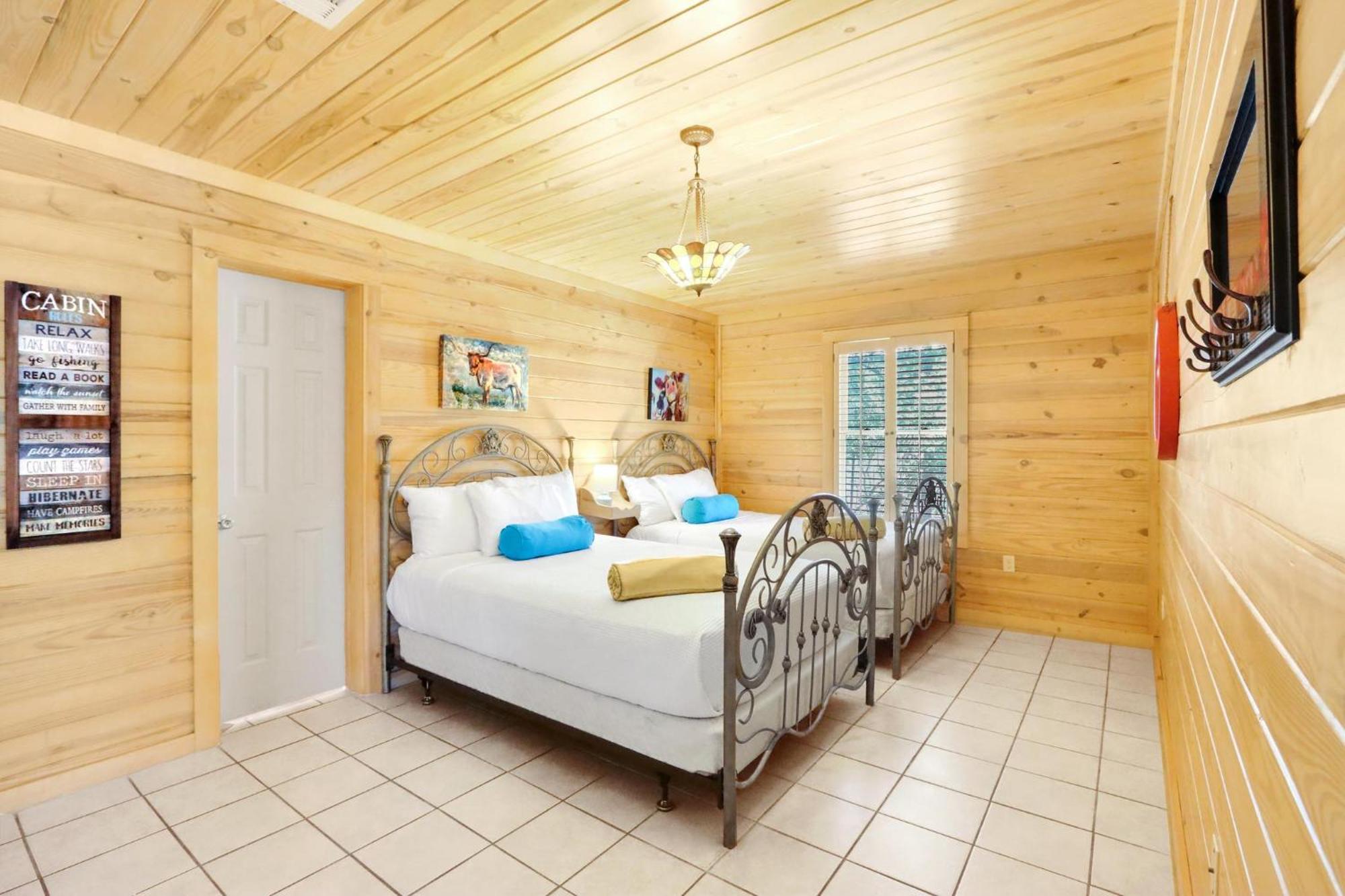 Wimberley Log Cabins Resort And Suites- The Oak Lodge Kültér fotó