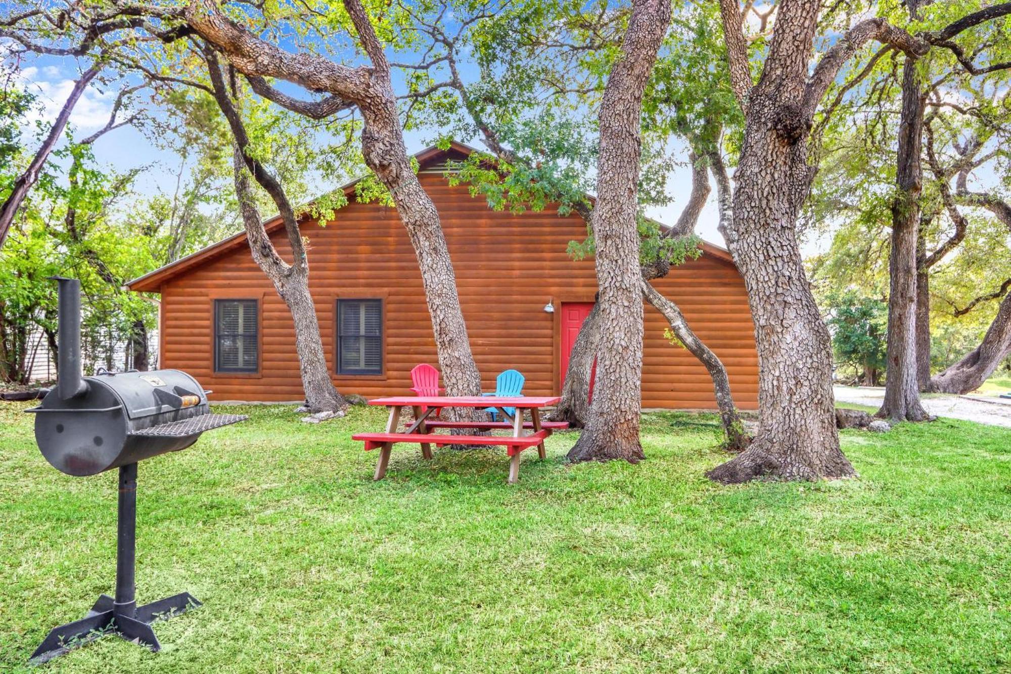 Wimberley Log Cabins Resort And Suites- The Oak Lodge Kültér fotó