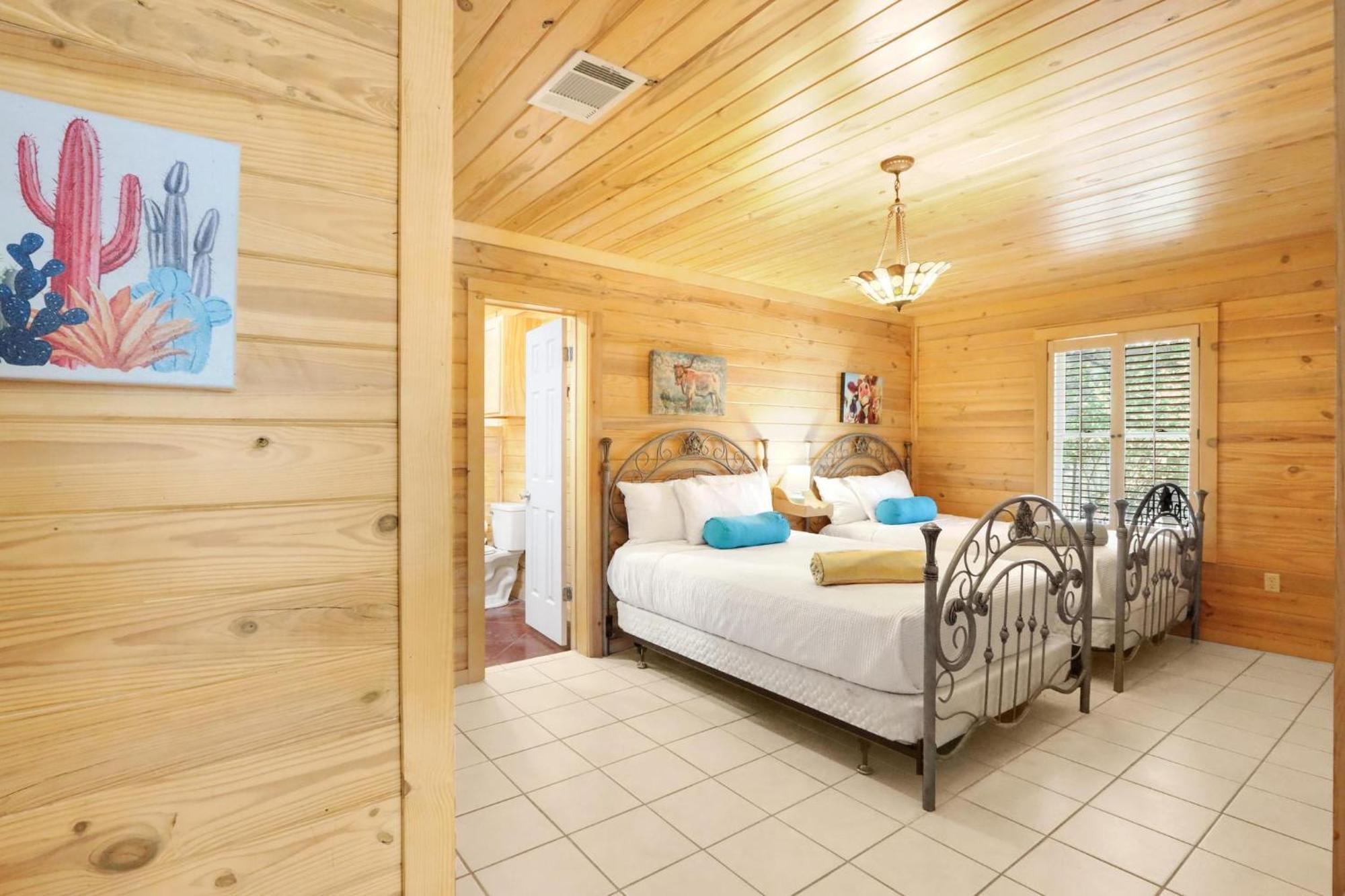 Wimberley Log Cabins Resort And Suites- The Oak Lodge Kültér fotó