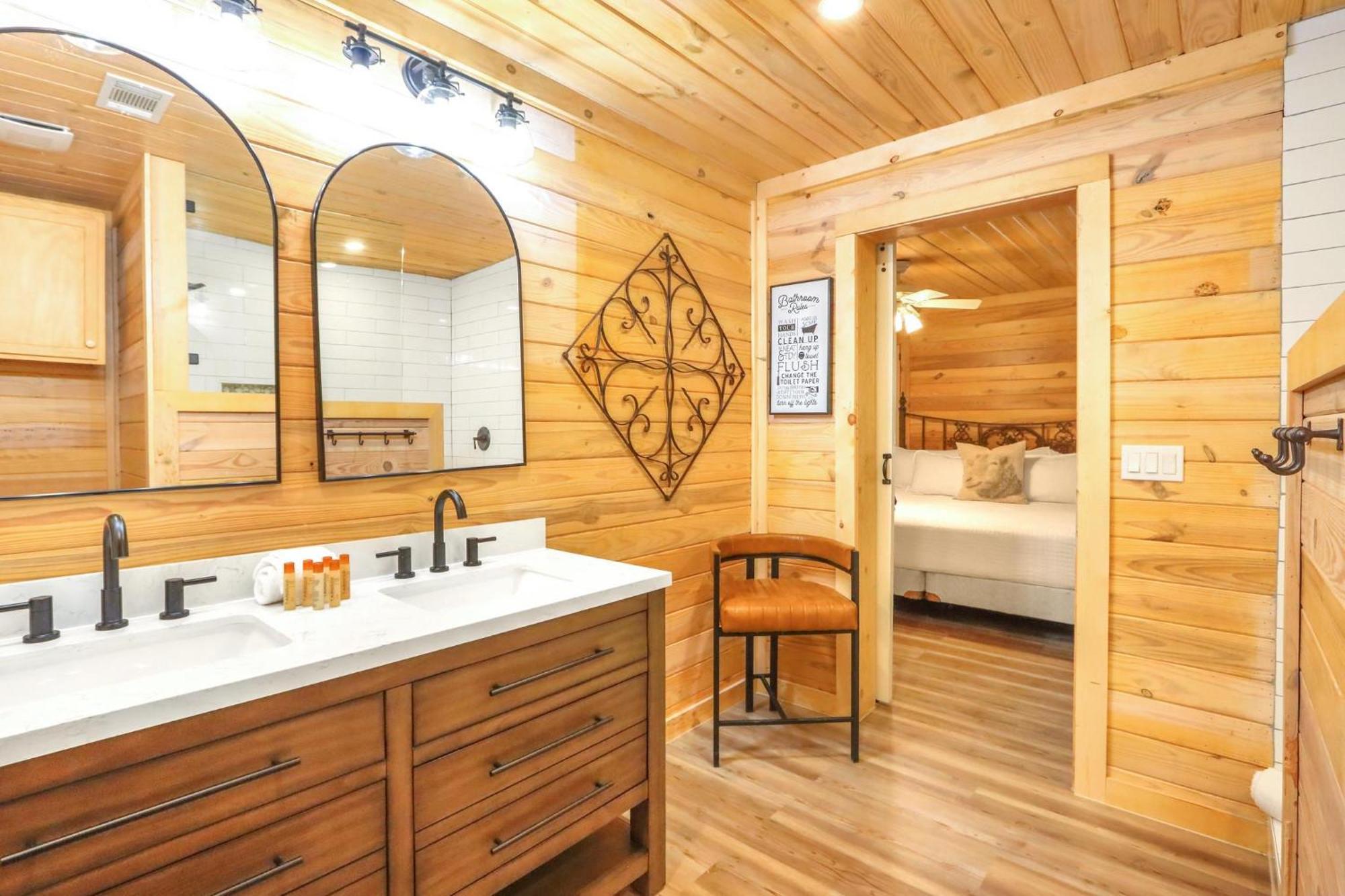 Wimberley Log Cabins Resort And Suites- The Oak Lodge Kültér fotó