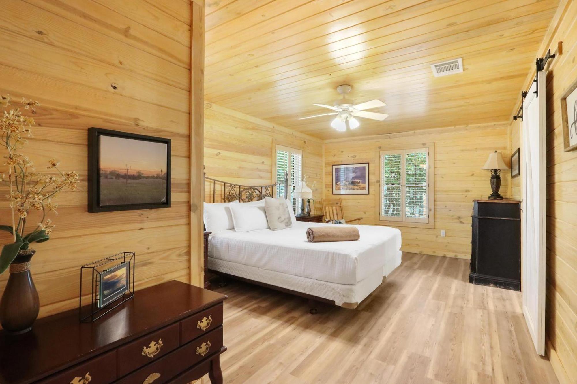 Wimberley Log Cabins Resort And Suites- The Oak Lodge Kültér fotó