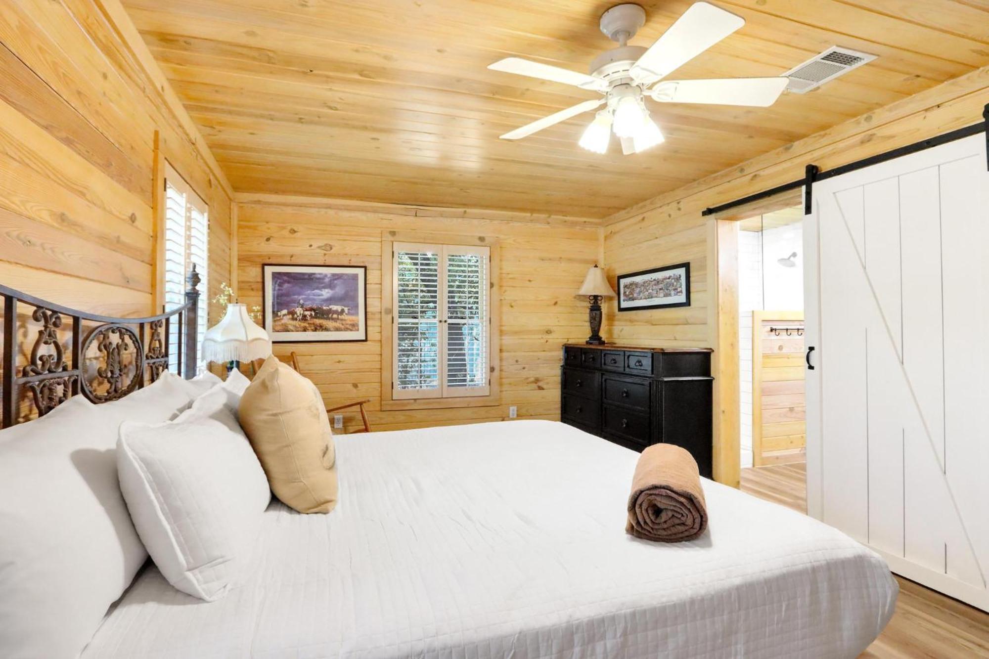 Wimberley Log Cabins Resort And Suites- The Oak Lodge Kültér fotó