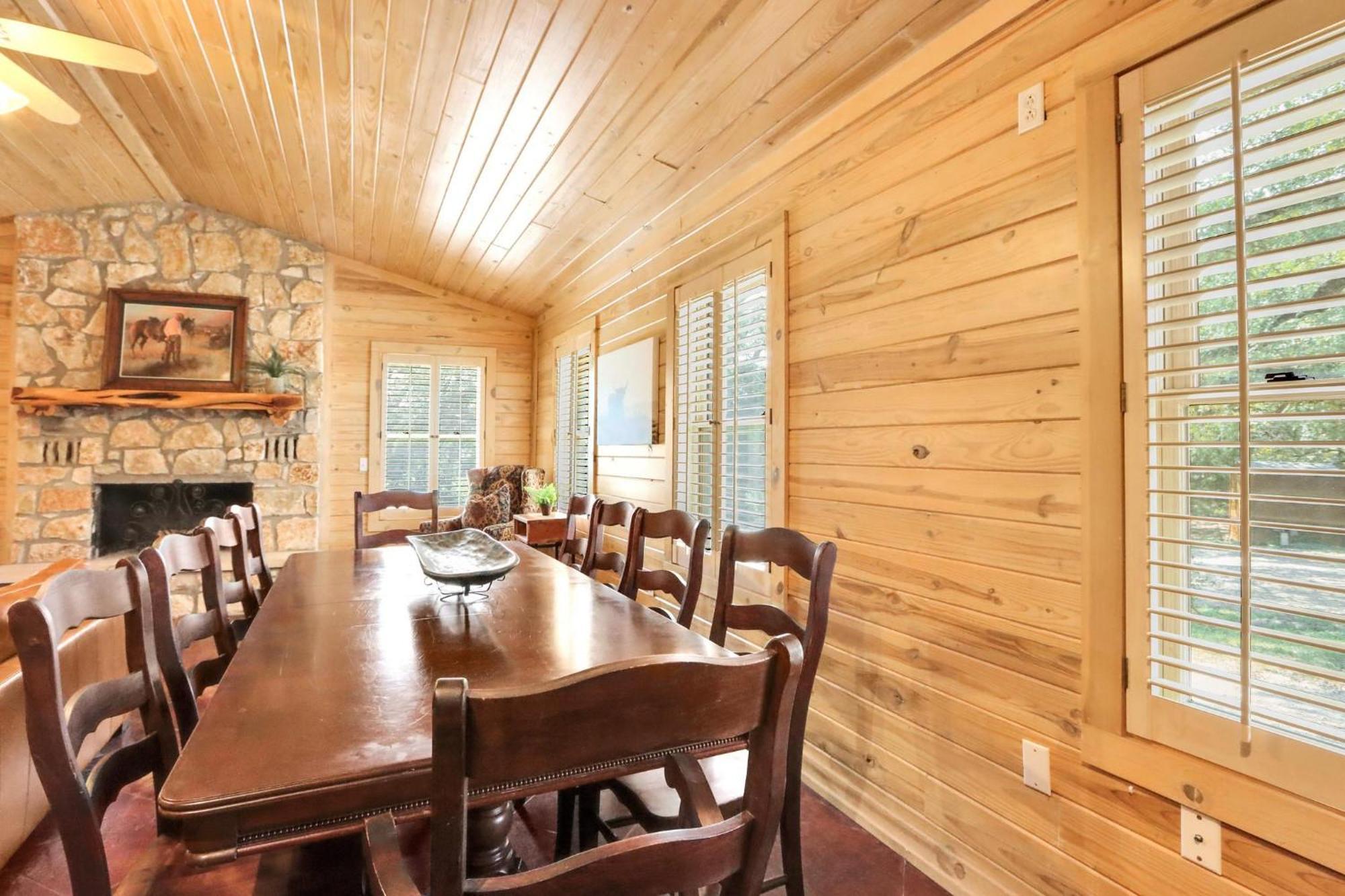 Wimberley Log Cabins Resort And Suites- The Oak Lodge Kültér fotó