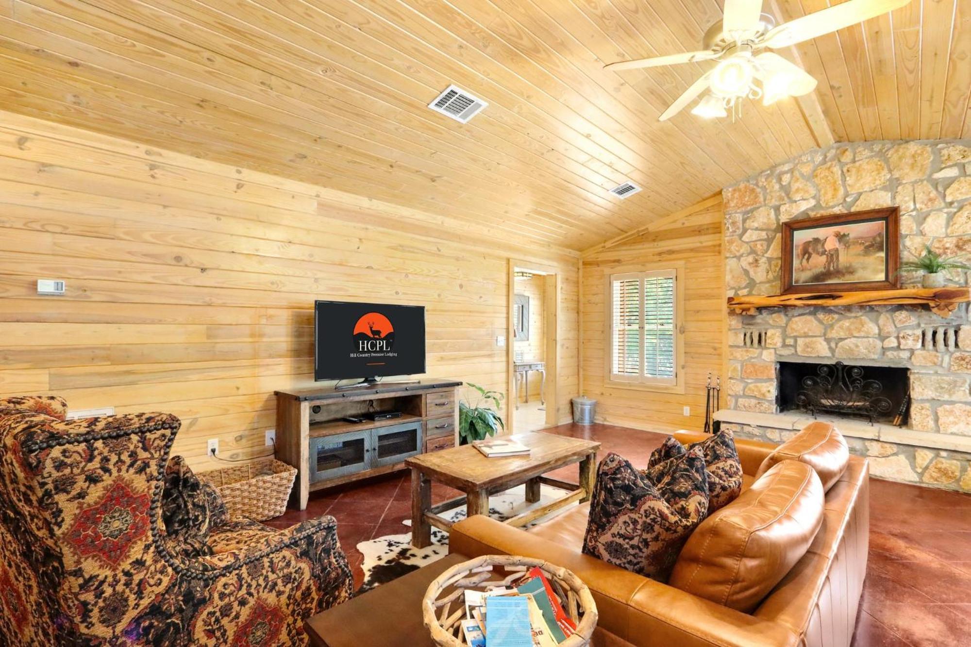 Wimberley Log Cabins Resort And Suites- The Oak Lodge Kültér fotó