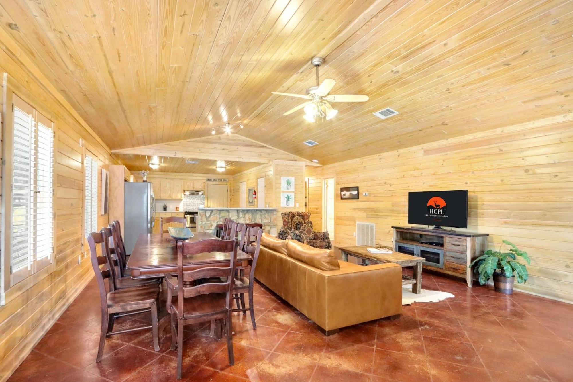 Wimberley Log Cabins Resort And Suites- The Oak Lodge Kültér fotó