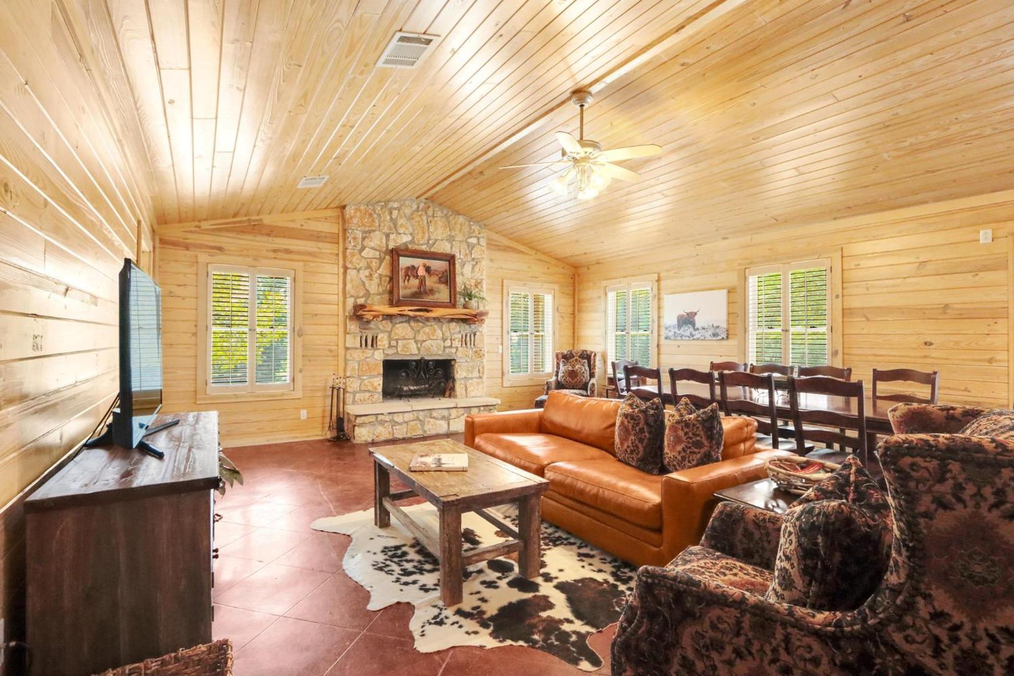 Wimberley Log Cabins Resort And Suites- The Oak Lodge Kültér fotó