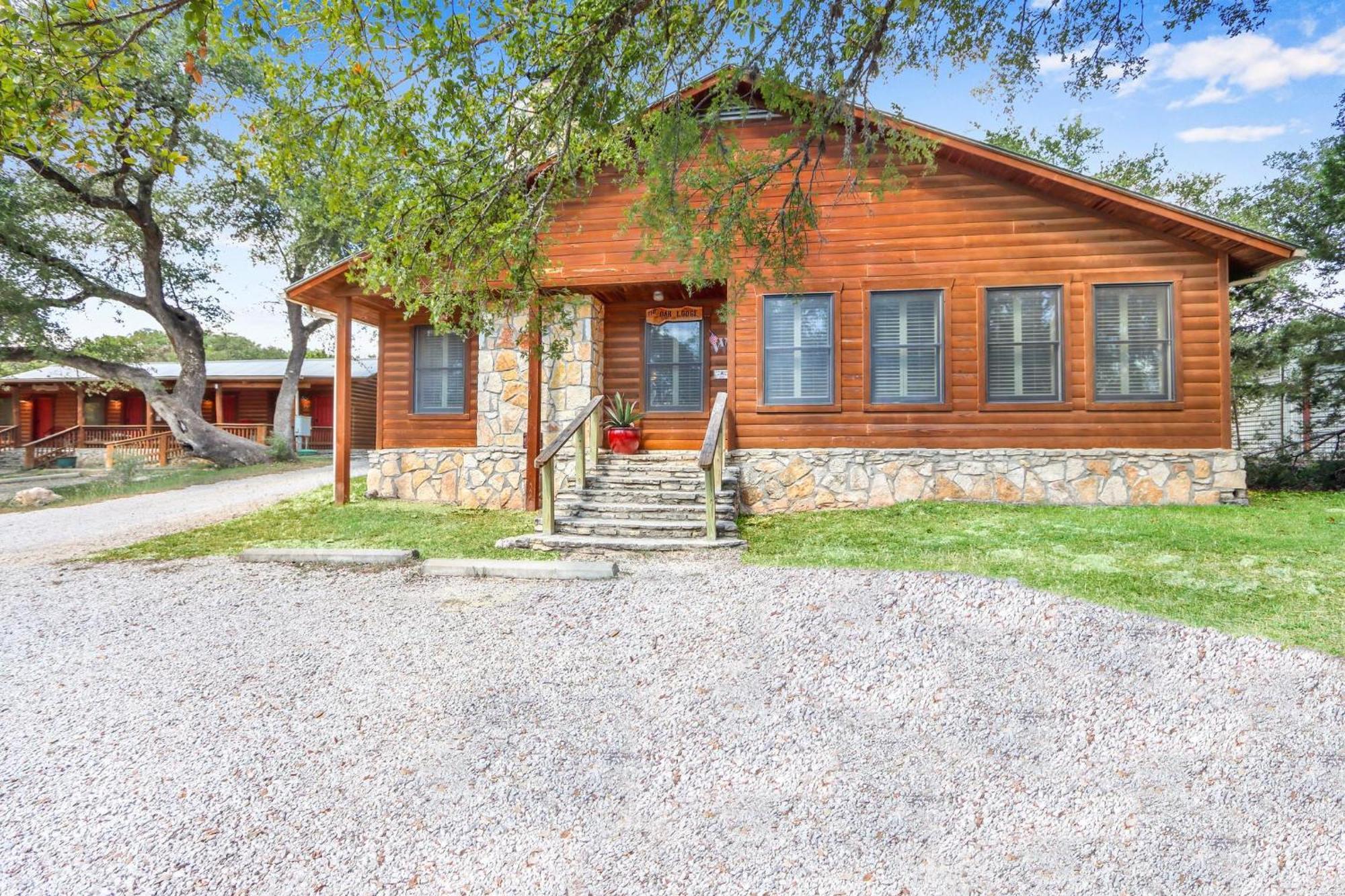 Wimberley Log Cabins Resort And Suites- The Oak Lodge Kültér fotó