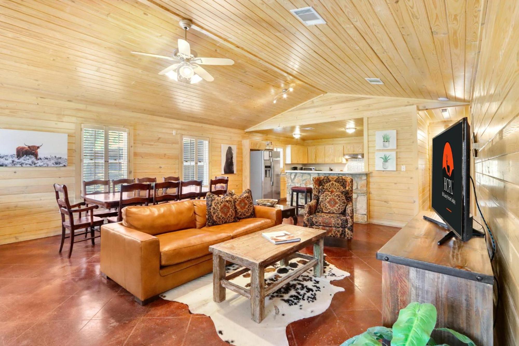 Wimberley Log Cabins Resort And Suites- The Oak Lodge Kültér fotó